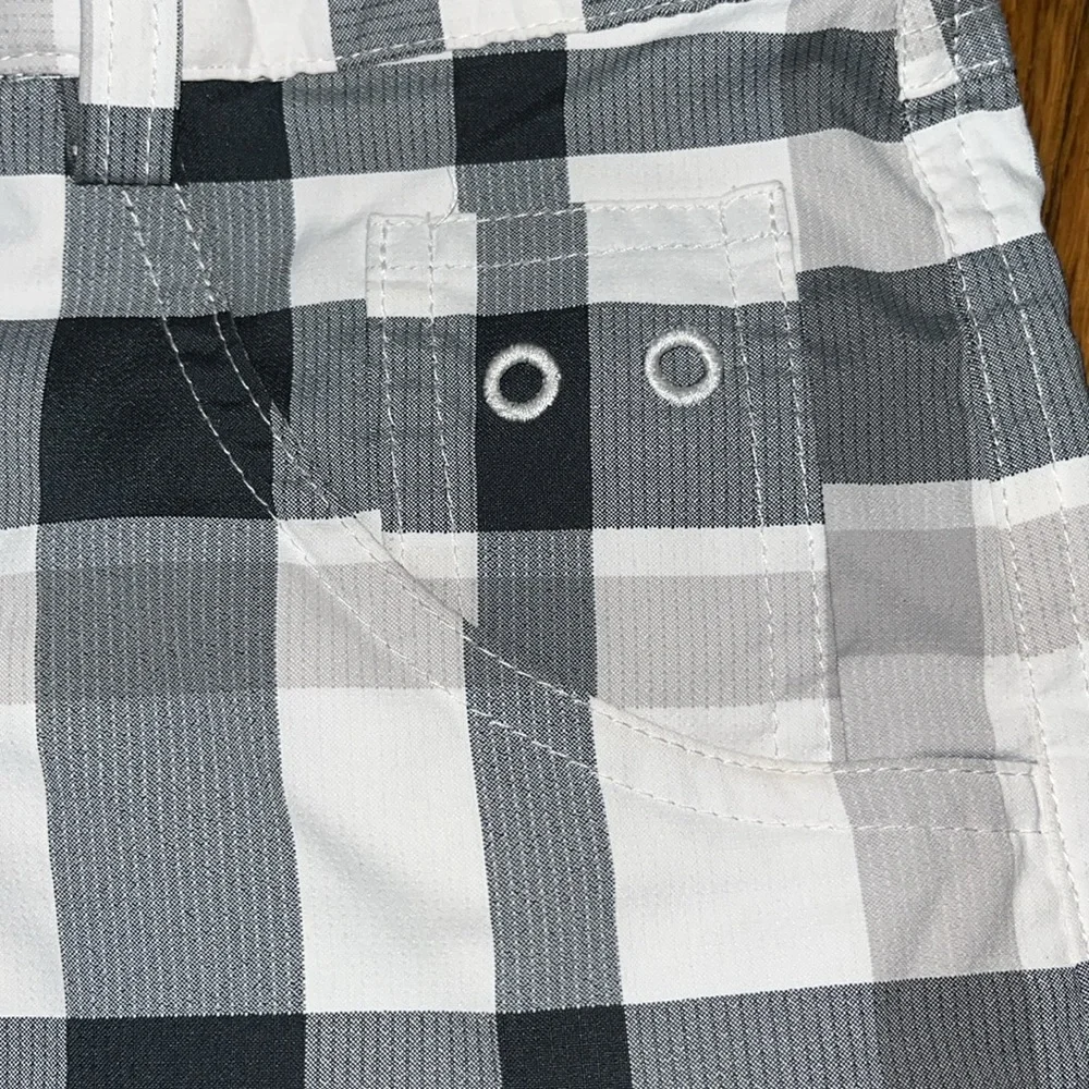 Nike Golf Dri Fit Black and White Flat Front Shorts Size Medium